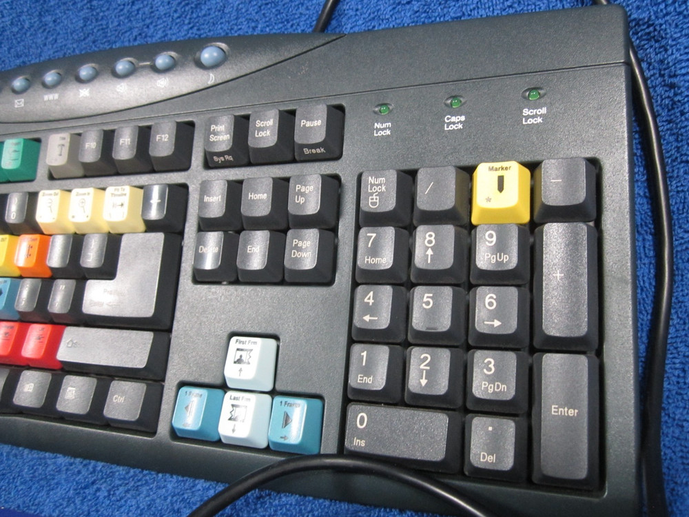 Adobe Premiere 6.5 Smartsound Video Bundle Tutorial Bonus Content Disks Keyboard