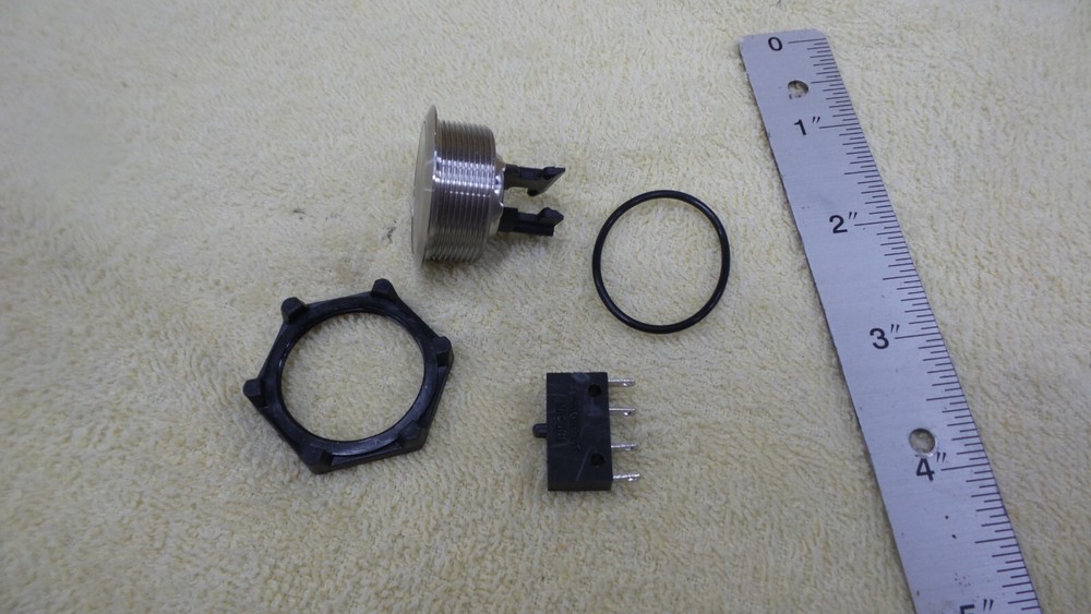 Bulgin MP0031 Push Button Switch, 5A / 250 Volt, NOS, NO/NC, Momentary, M8