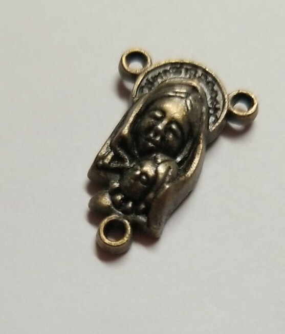 20 Rosary Centers Make Rosaries Part Centerpieces