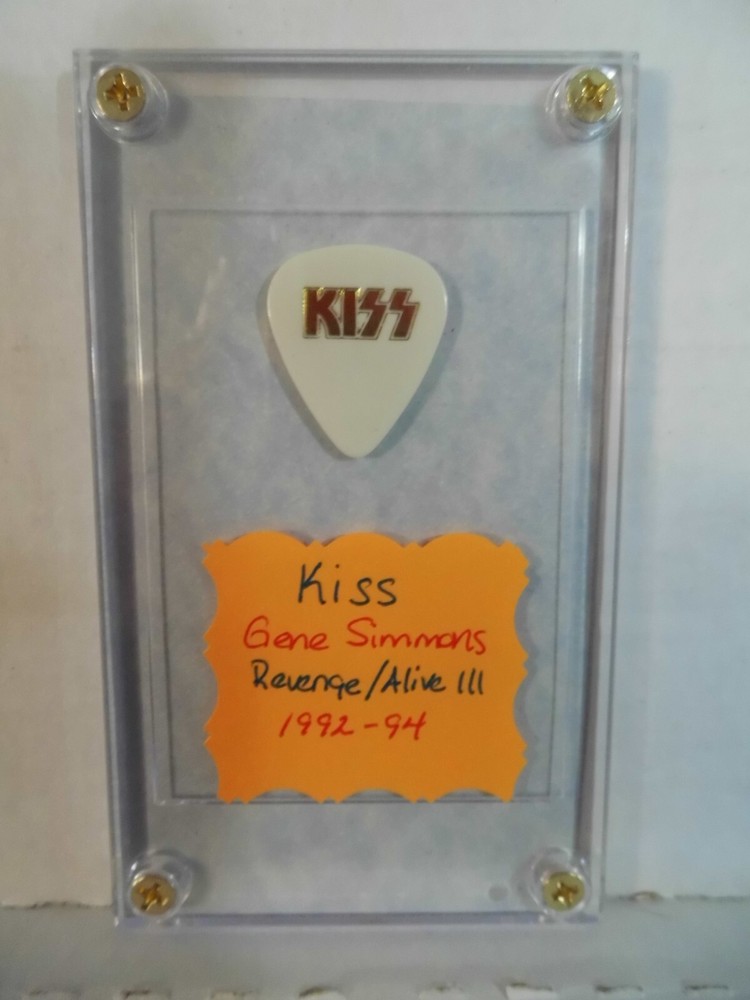 KISS~GENE SIMMONS~TOUR GUITAR PICK/CASE~1992~94 READ DESCRIPTION  (55)