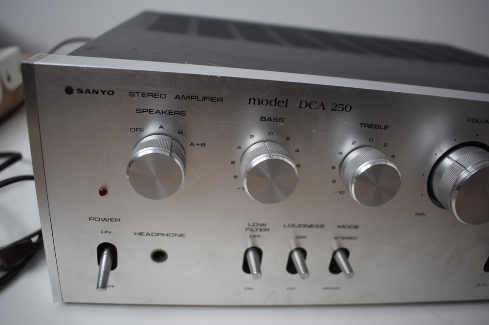 Vintage Sanyo DCA-250 Integrated Amplifier *Read Description*