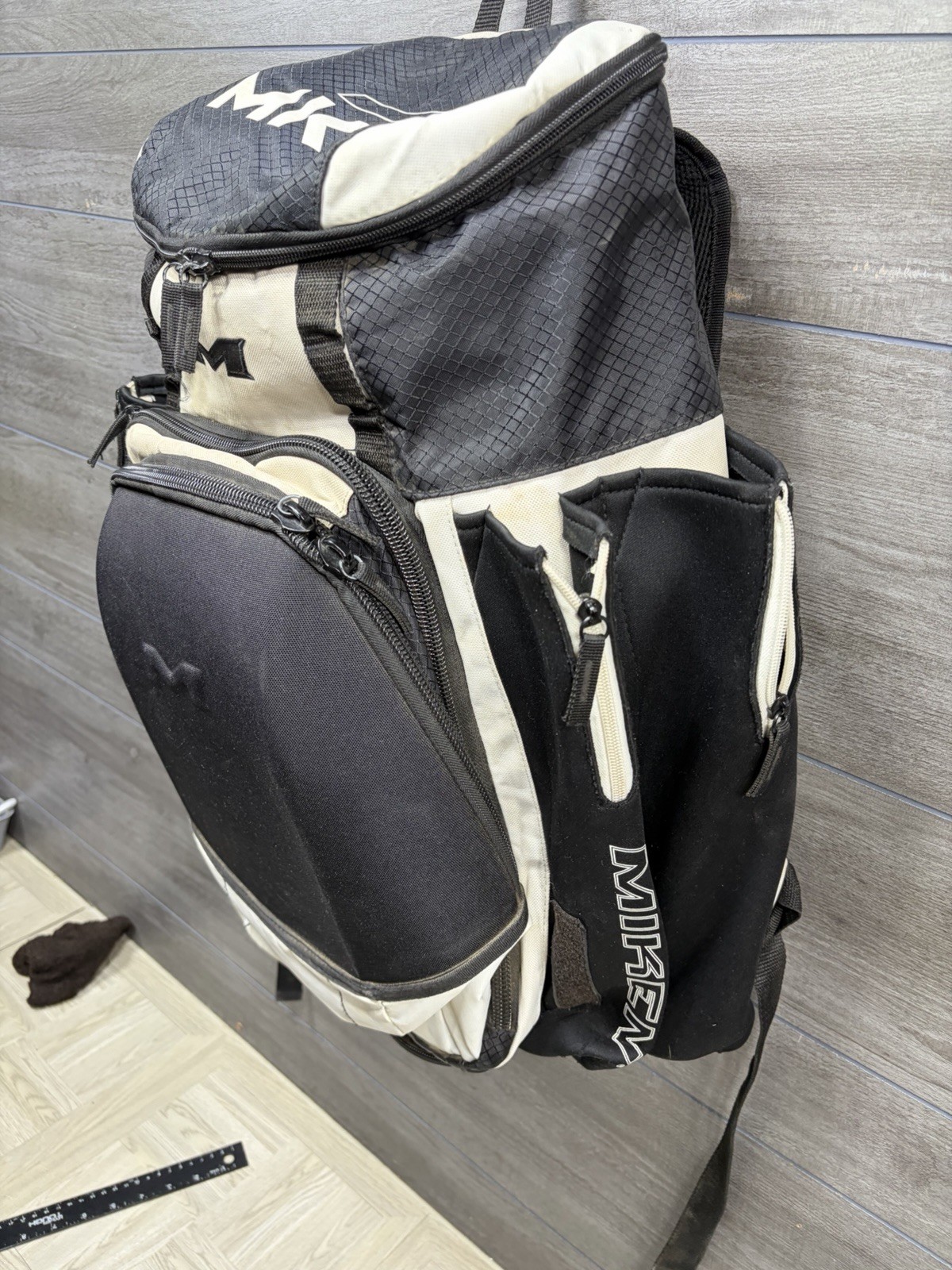 Miken MK7X Baseball Backpack Softball 4 Bat Sleeves Black White Slow pitch Large