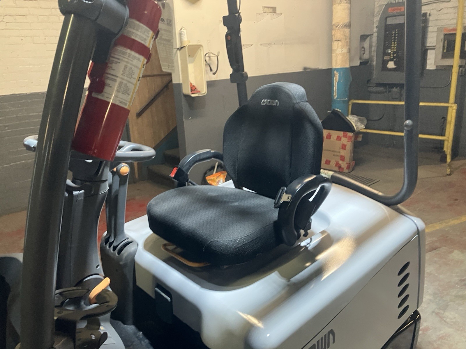 2021 Crown 4000 LB Forklift With Side Shift and Triple Mast Model SC5215-40