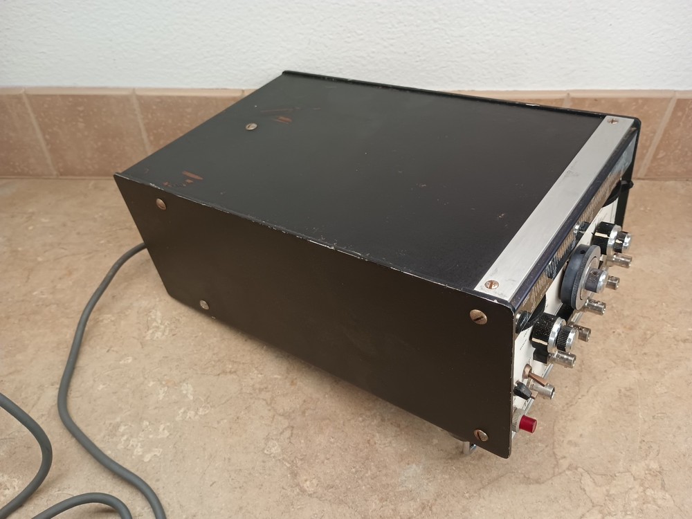 Wavetek Model 2001 Sweep Signal Generator, Powers On - Untested