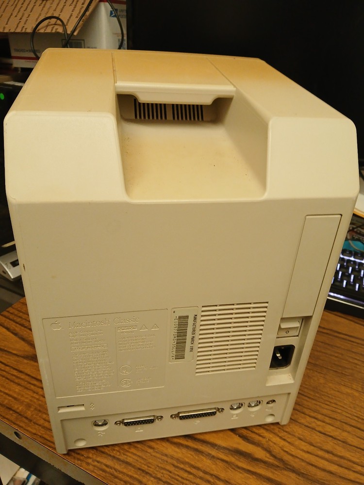 Apple Macintosh Classic M0420 AIO Computer E10977QM0435LL/A 1991 DEAD NO POWER