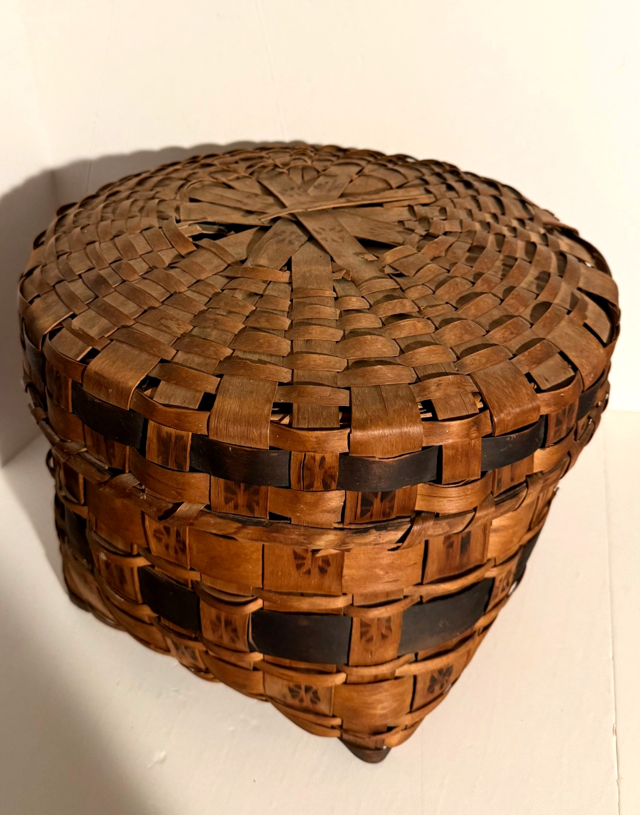 LARGE 19TH C 15” NORTHEASTERN, POSSIBLY CT MOHEGAN, POTATO STAMP COVERED BASKET