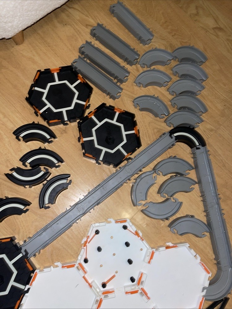 Hexbug Lot Nano hive portable play set 11 bugs