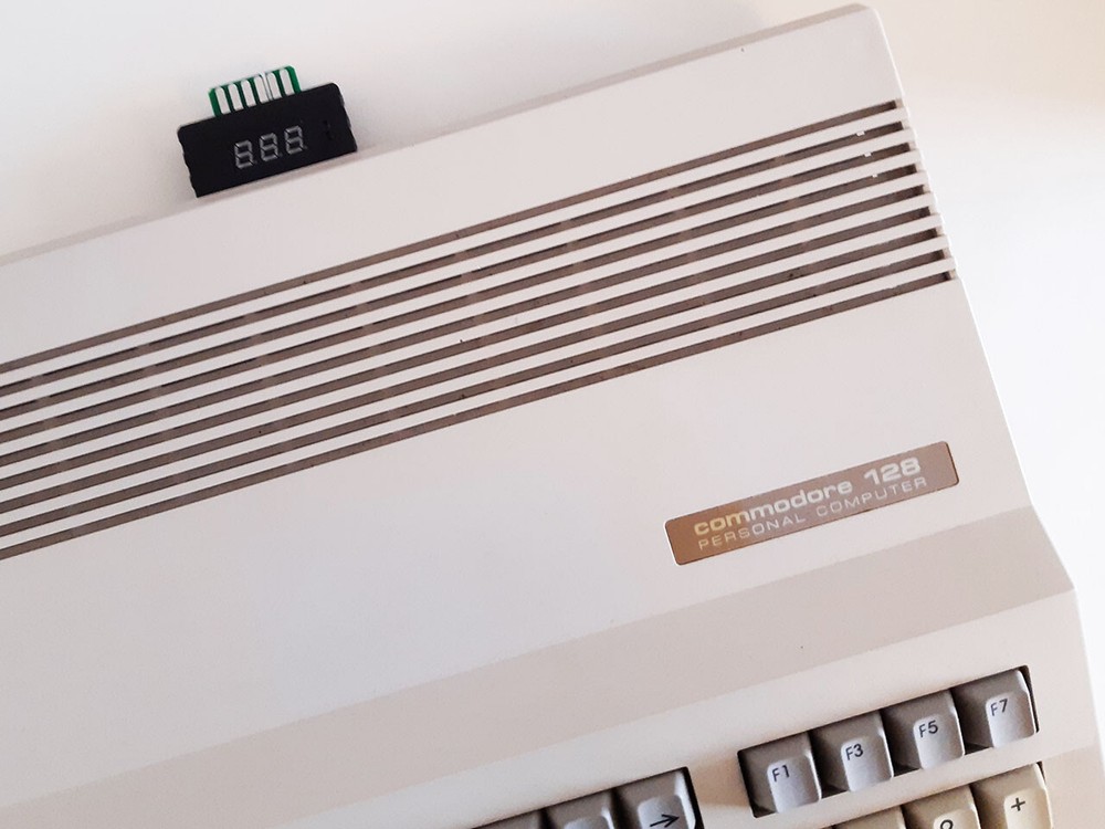 Commodore C64 voltmeter. C64, C128 & VIC-20 computers compatible. Adjustable!