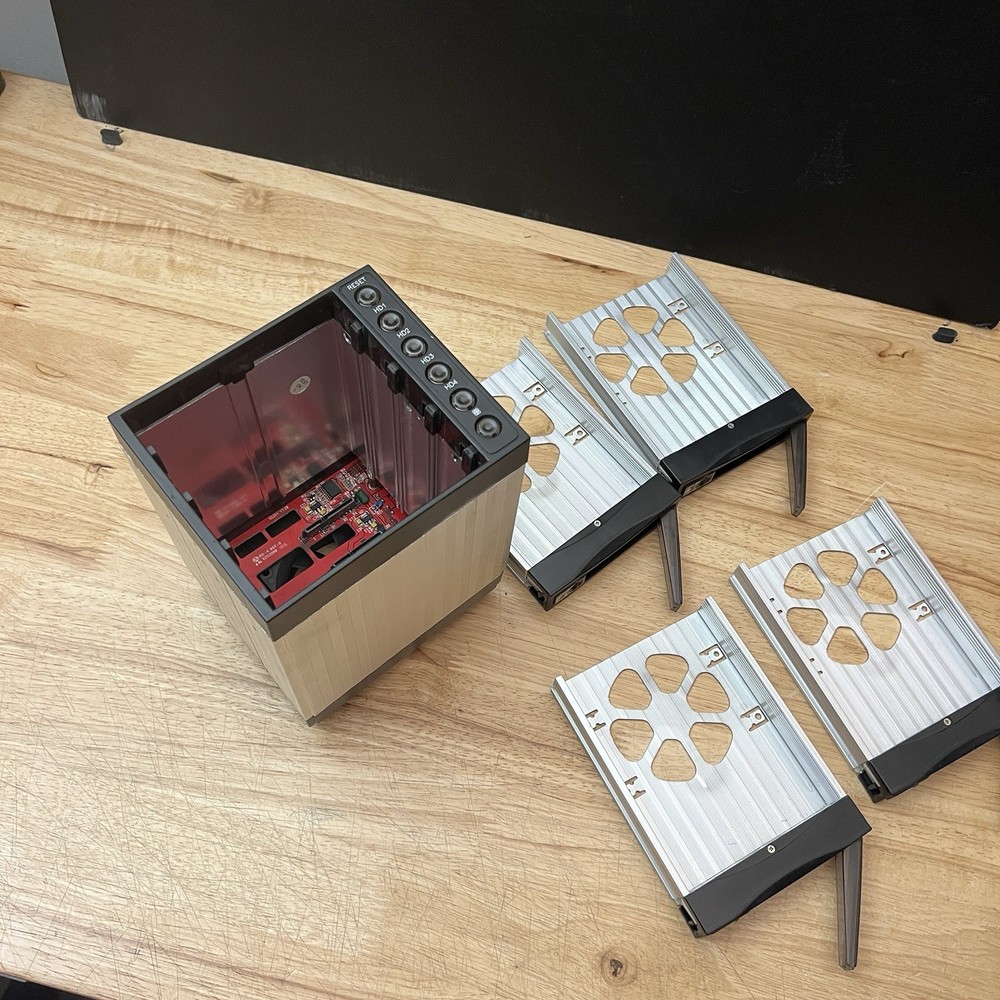 Addonics - Disk Array 4SA Storage Drive Cage