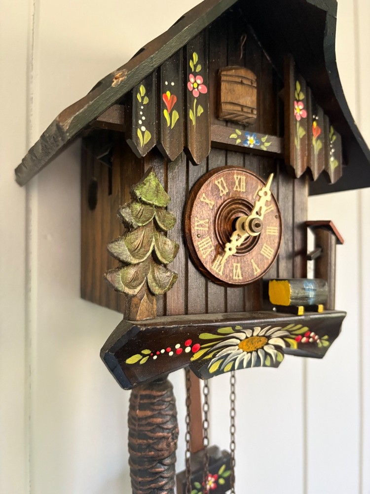 VTG cuckoo wall clock Germany Schneider works,has 2 weights