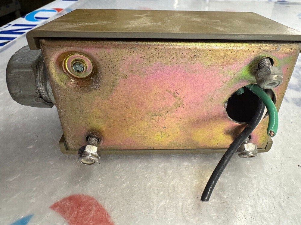 SQUARE D IEC947-4-1 MANUAL MOTOR SWITCH