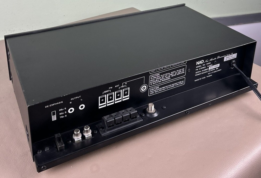NAD 4020 STEREO TUNER