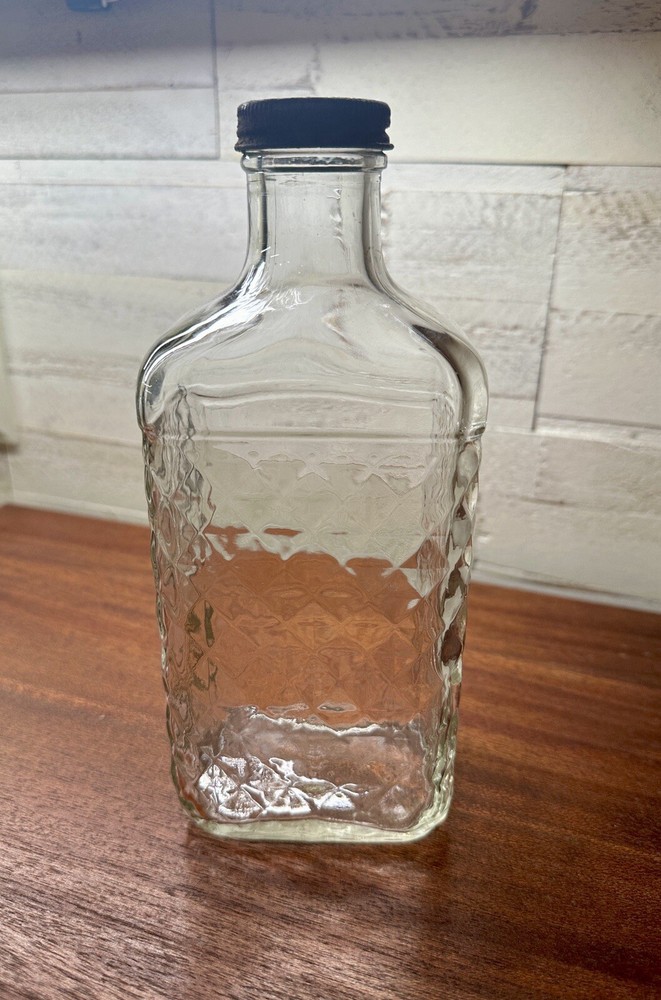 RICHARDS WINE CELLAR, 4/5 QUART BOTTLE
