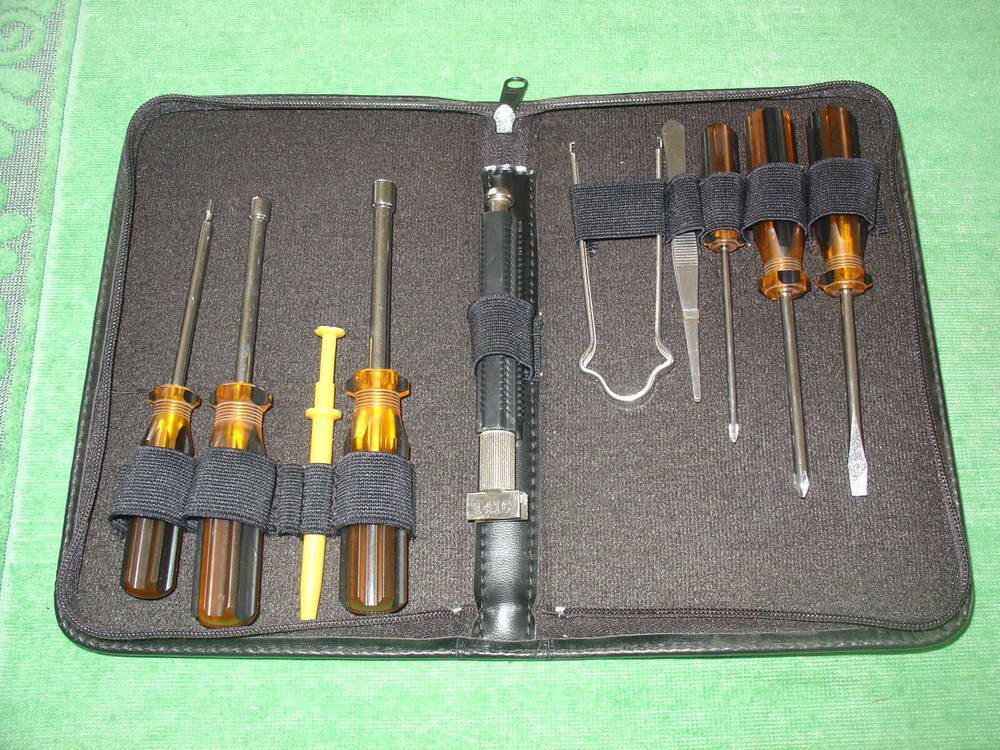 DATA-TECH INSTITUTE COMPUTER SERVICE TOOL KIT 10 PIECES IN ORIGINAL CASE