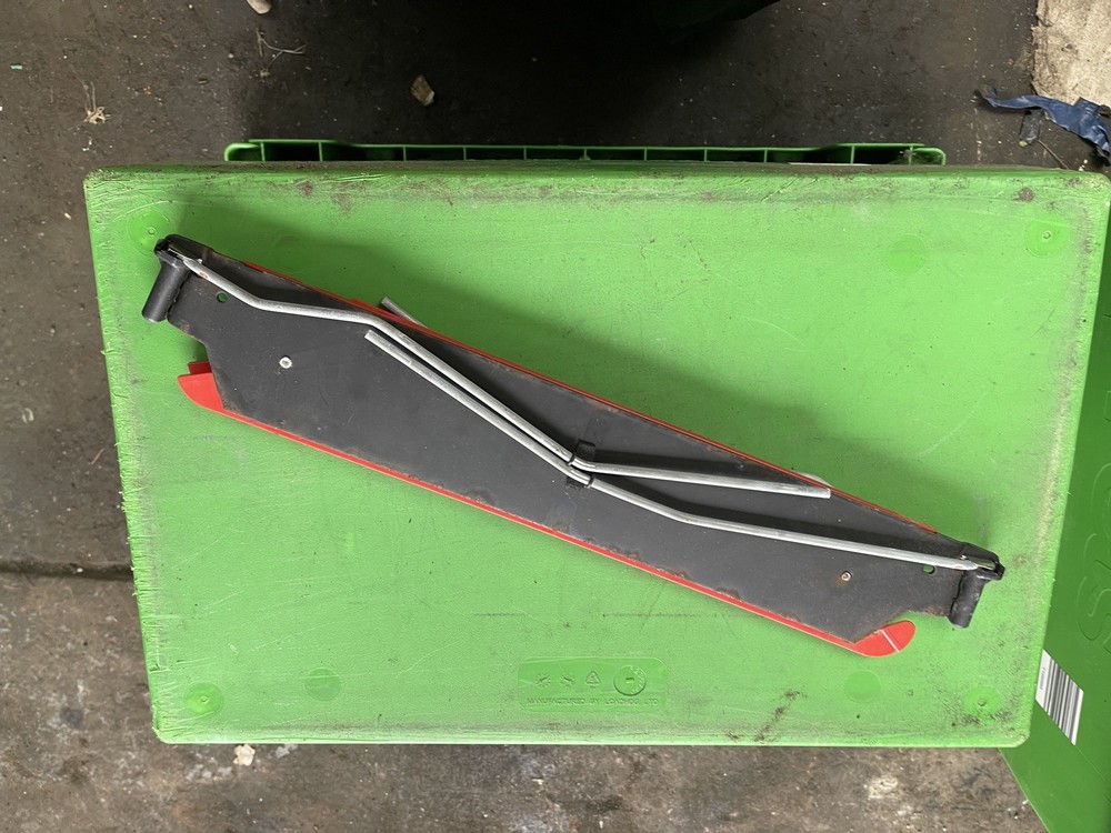 WARNING / HAZARD TRIANGLE KIT - Jaguar XK8 XKR x100