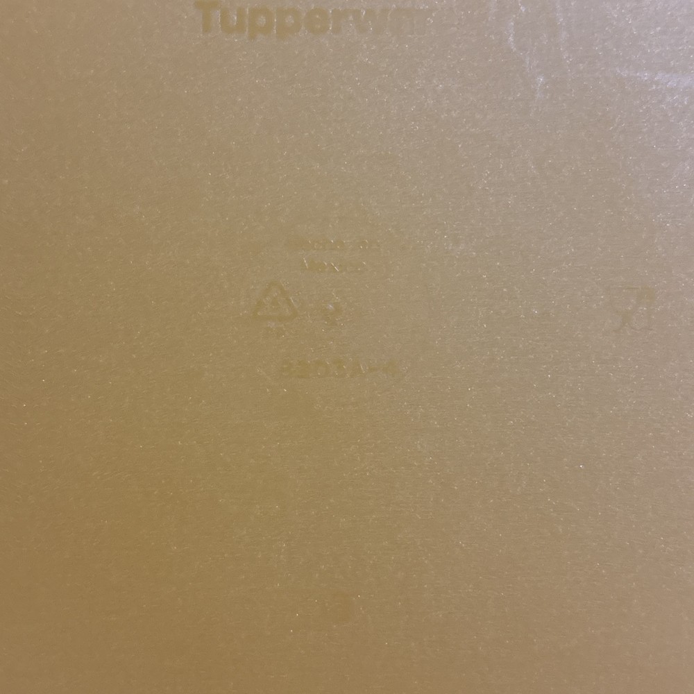 Tupperware Sandwich Keeper Orange 8203A-4 EUC