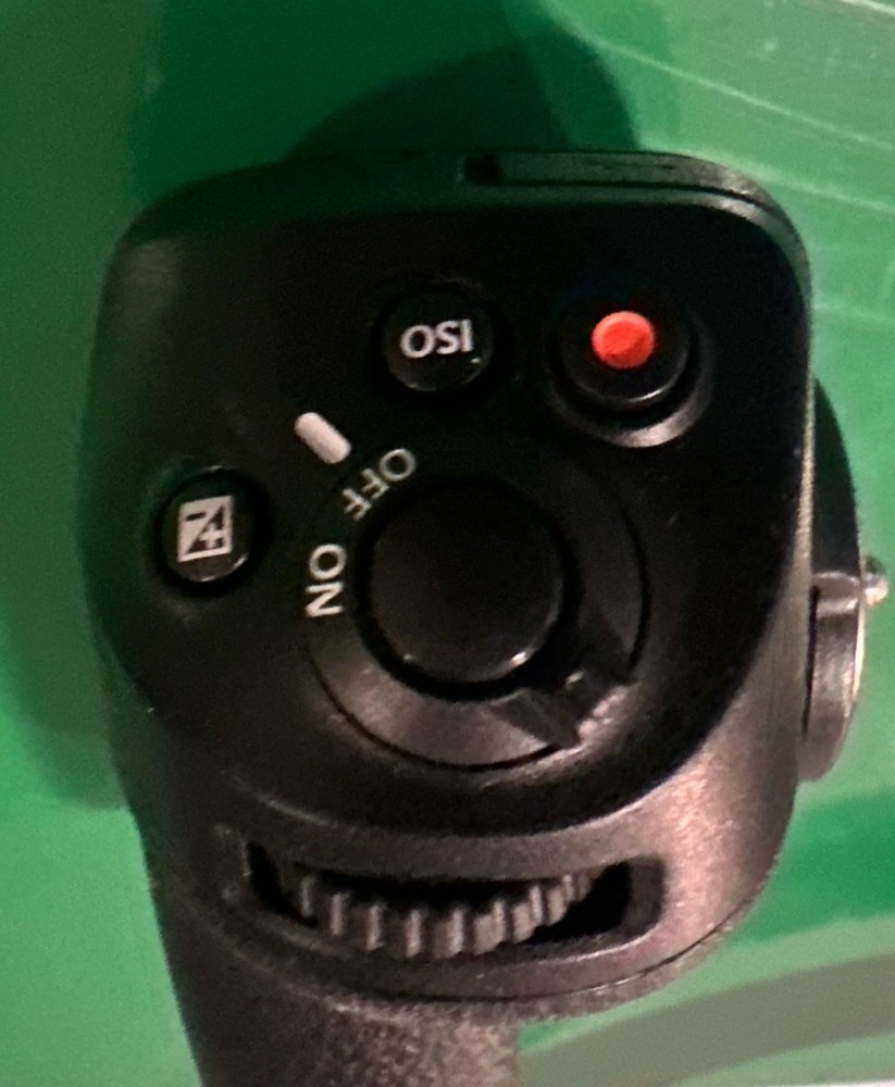 Nikon MC-N10 Remote Grip - MINT!!!