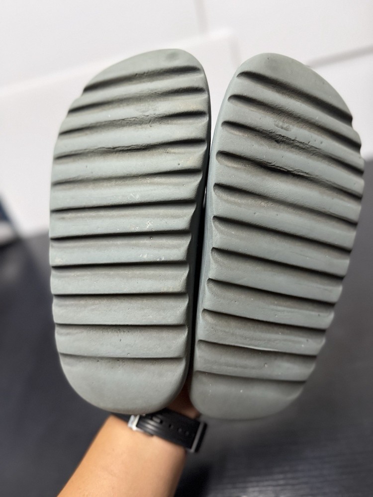 Yeezy Slide Slate Grey - Sizes 9 (100% Authentic)