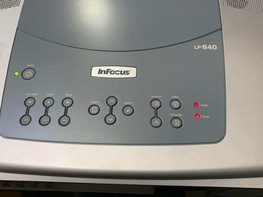 AS IS Infocus LCD Projector LP840 1812 LAMP HOURS