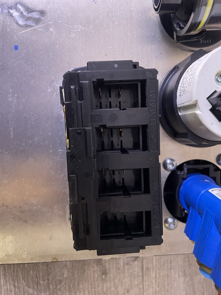 FREIGHTLINER CASCADIA SWITCH GAUGE PANEL OEM