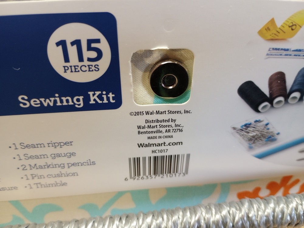 Sewing Basket Sewing Kit, Needles, Thread, Pins, Scissors New Read Description