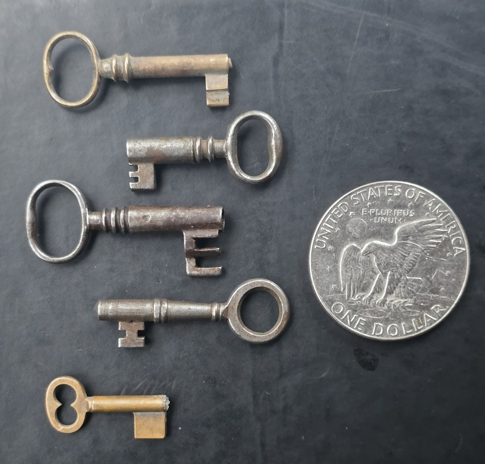 Old Miniature Brass Key☆ Small Antique Skeleton Key!