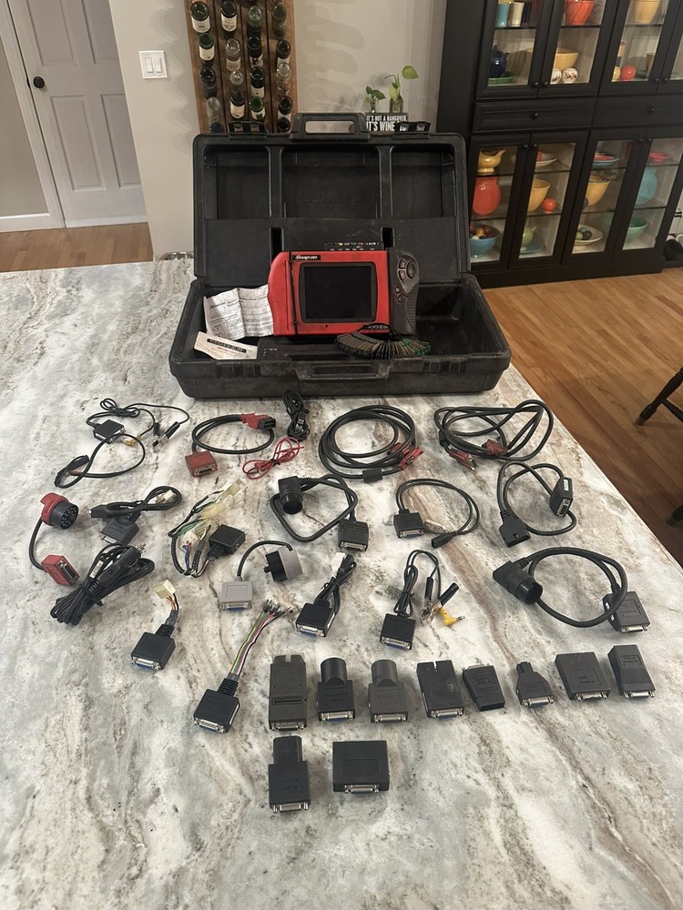 Snap On Modis EEMS300 Diagnostic Tool With Case and Extras