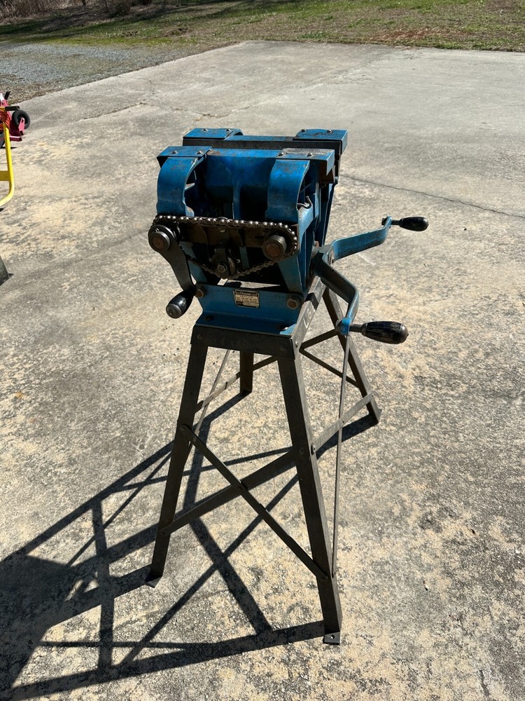 Clipper Lacer #12 - w/Metal Stand