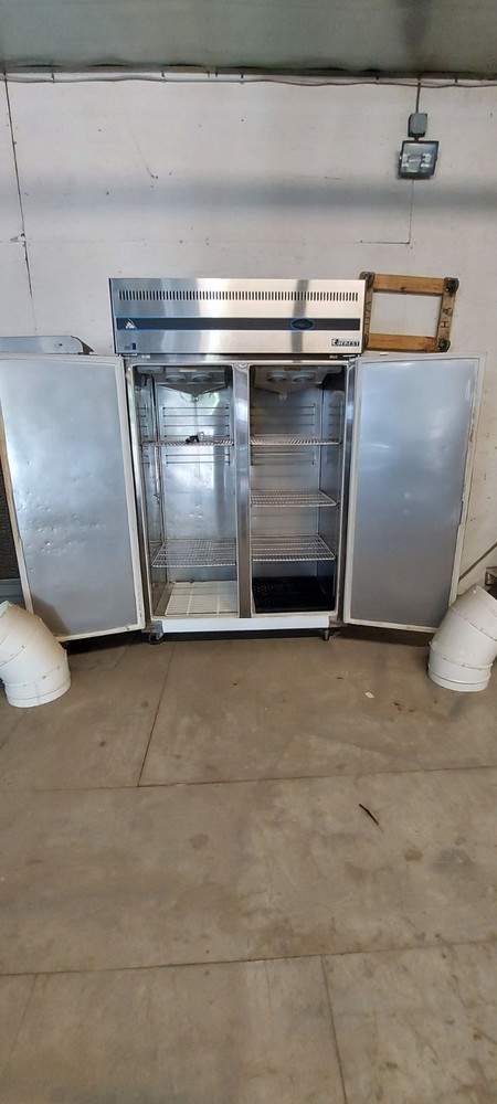 Everest Model ESRF2 Freezer/Refrigerator