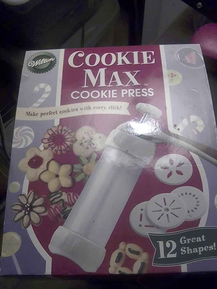 Wilton Cookie Max Press - 12 Shapes
