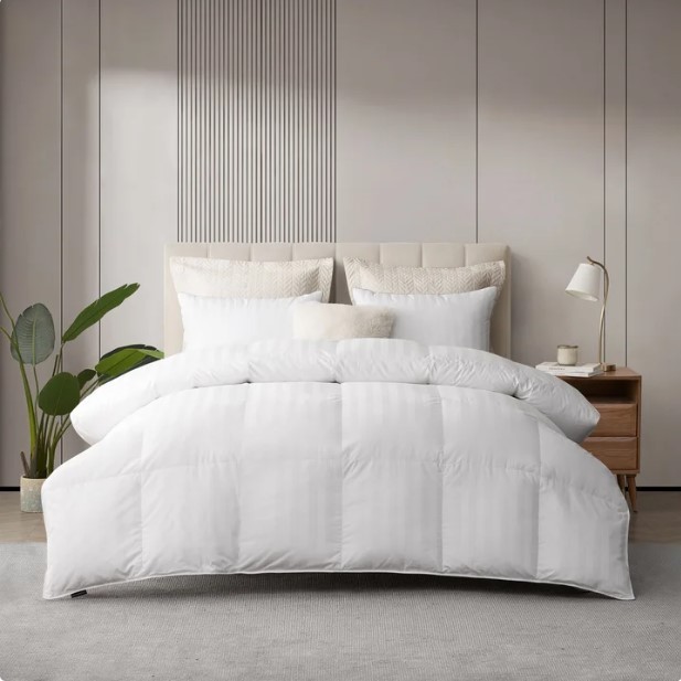 Hotel Grand White Down Comforter - 650 Fill Power Medium Warmth All Seasons TWIN