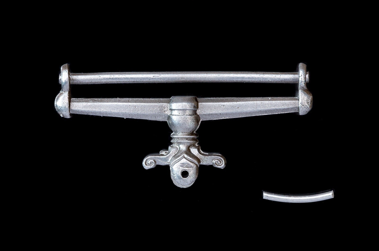 British War medal suspender complete with pin silver