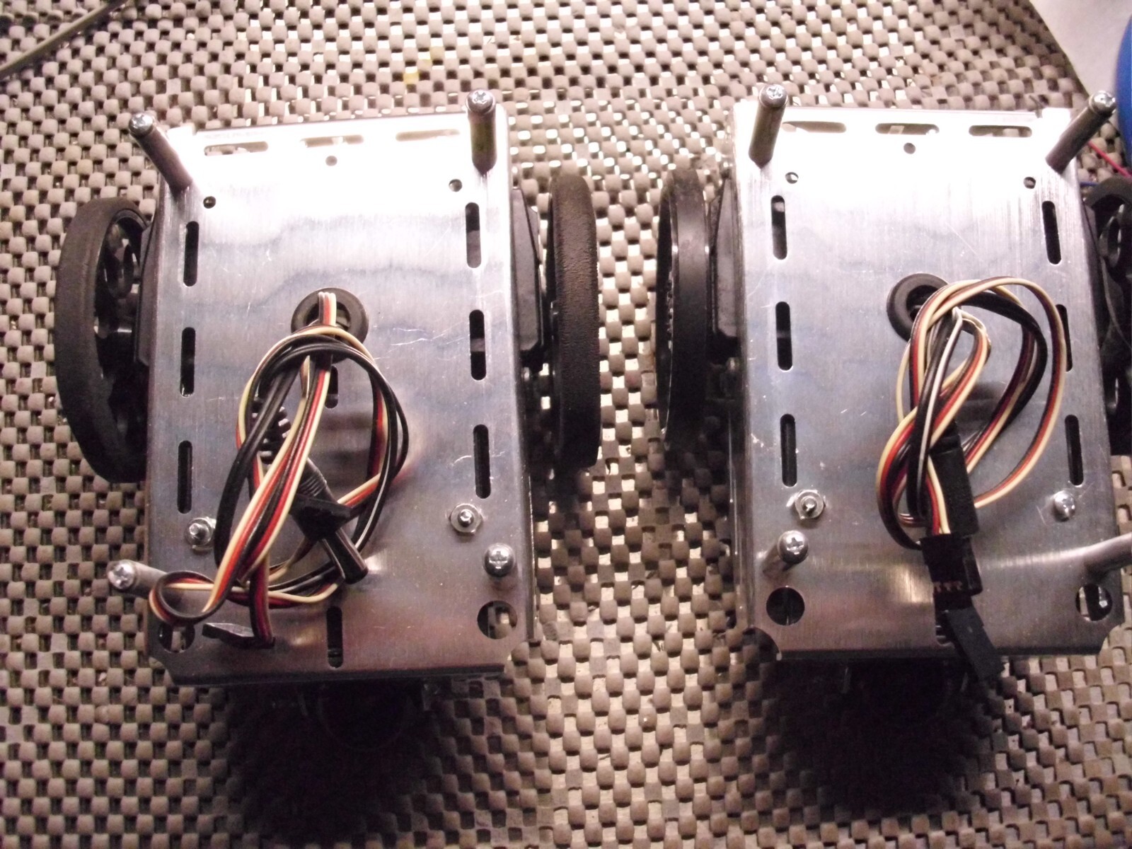 Robot car Chasis Boe Bot, with servos(parallax) and battery holder (One Piece)