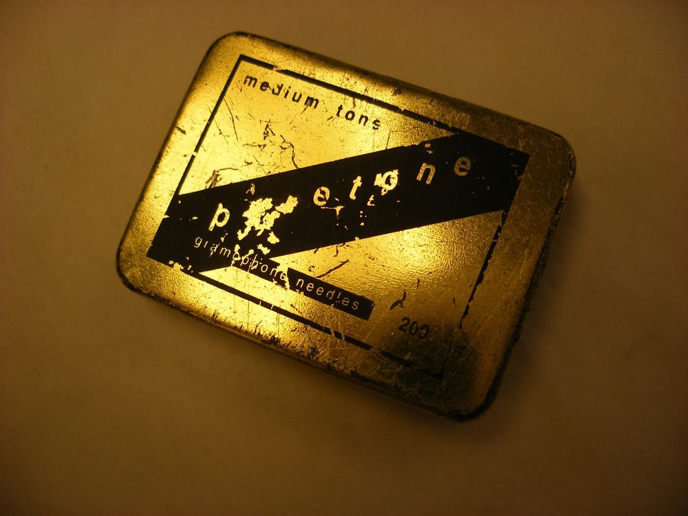 Phonograph Victrola Gramophone - Needle Tin - Puretone Medium Tone