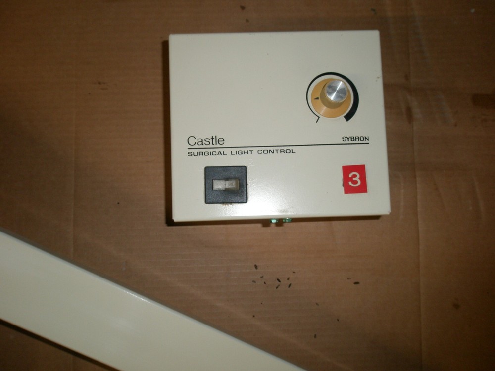CASTLE SYBRON SURGICAL LIGHT AND CONTROL BOX-DUAL LIGHT