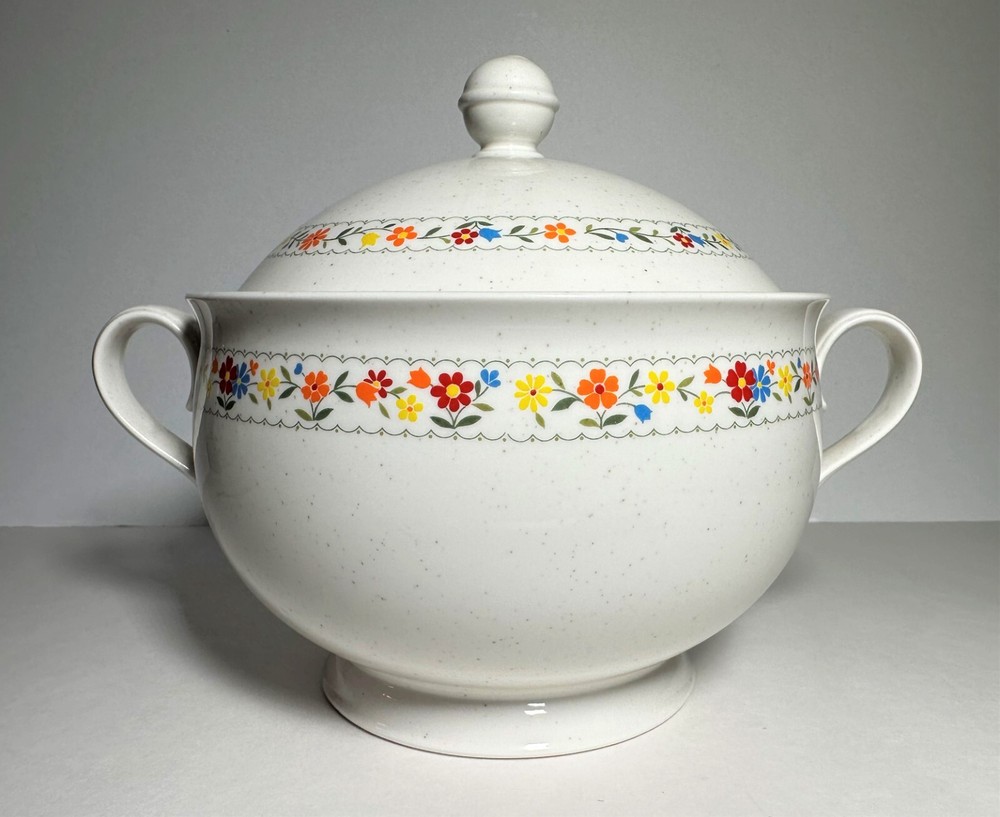 NORITAKE HAPPY TALK, 2 QT ROUND COVERED CASSEROLE