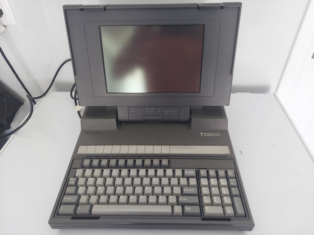 Toshiba T3200 Luggable Notebook Laptop