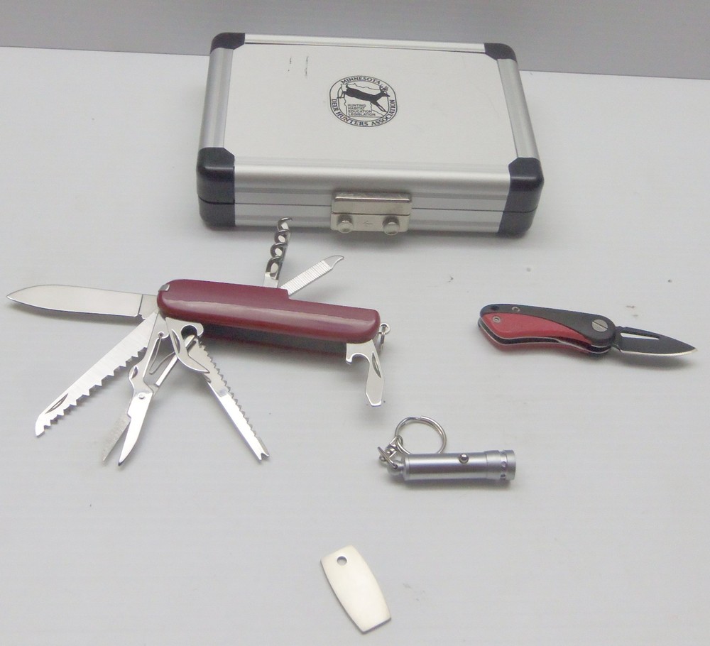 MN Deer Hunters Assn. Multi-Tool - Flashlight & Lock Blade