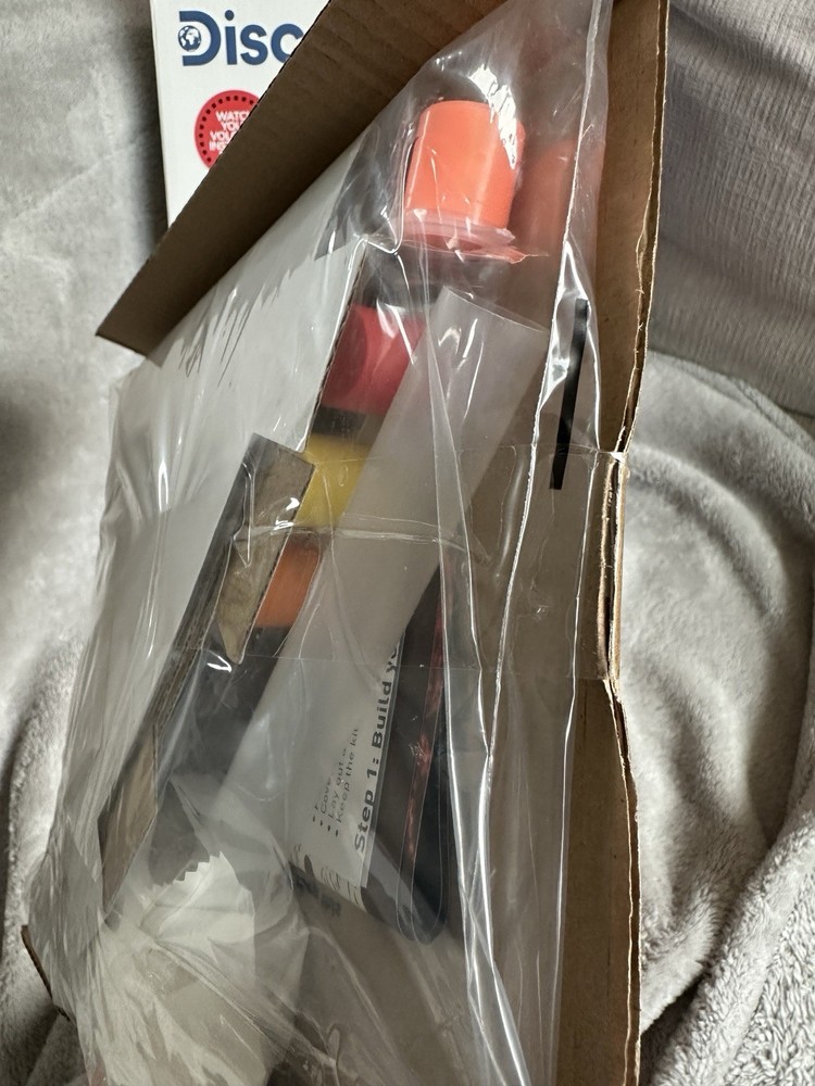 Discovery Glowing Volcano Stem Science Experiment Laboratory Kit Ages 12+