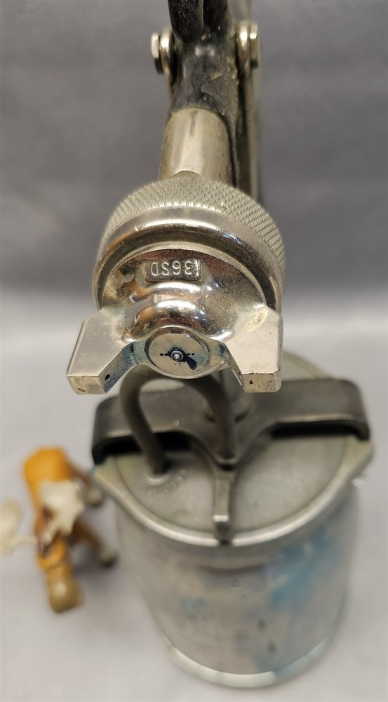 Binks Model 7 Spray Gun with Nozzle & Drip Proof Cup