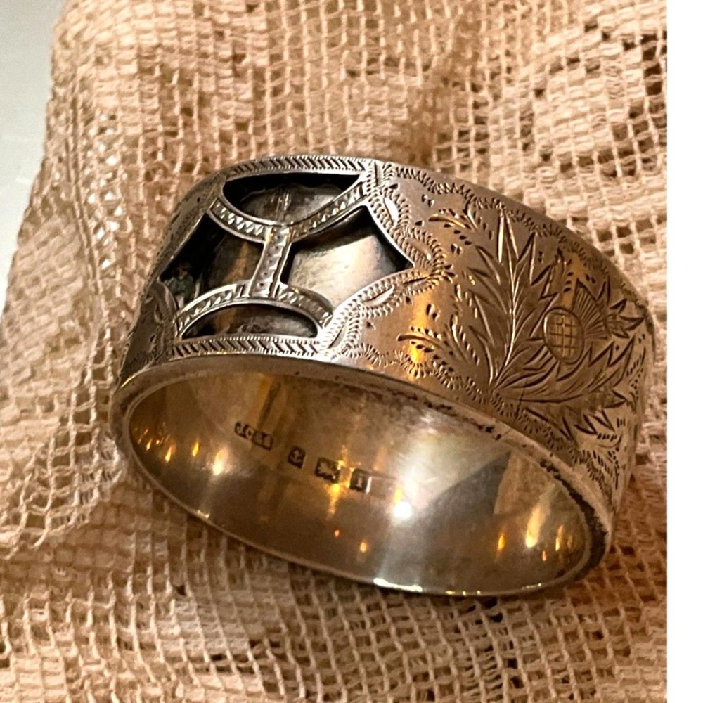 Stunning Sterling silver vintage napkin ring; open work front must see