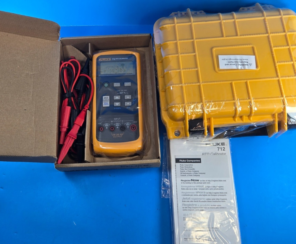 Fluke 712b RTD Calibrator Pristine!
