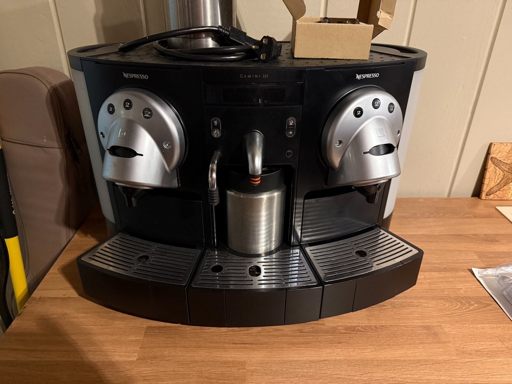 Nespresso Gemini CS 221  Used