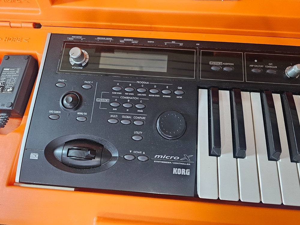 Korg Micro X 25-Key Synthesizer Keyboard Pre-owned w/ Case + Power Cable