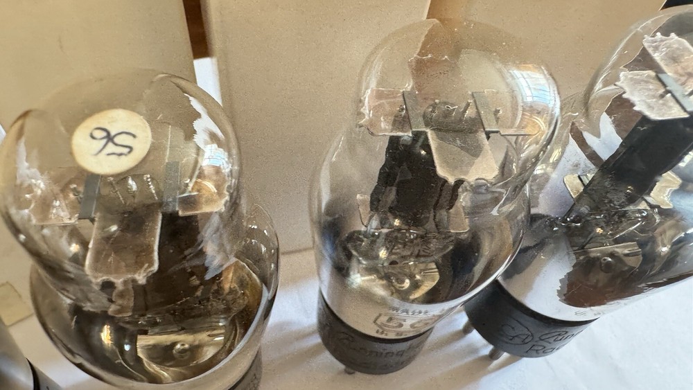 NOS MATCHED QUAD 56 ST GLOBES Engraved Bases Windmill Micas