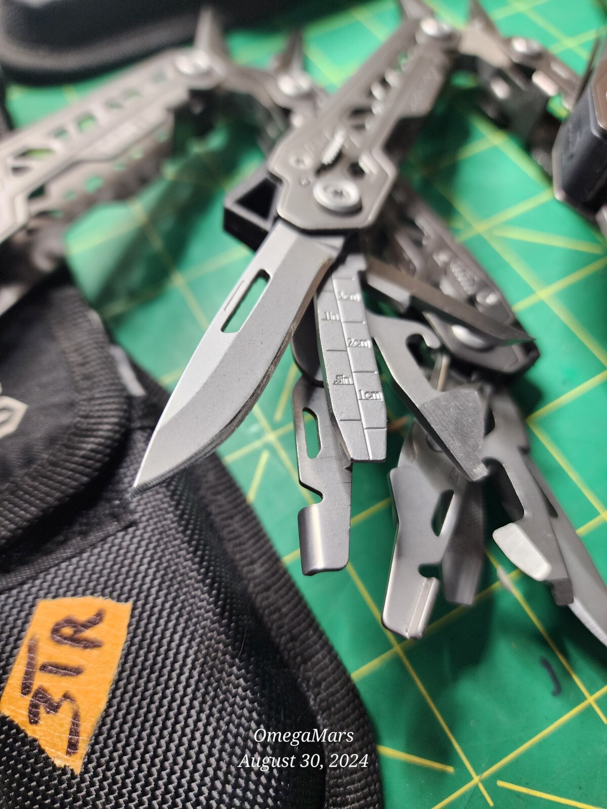 Gerber Truss 17-in-1 Multi Tool Random selection of ONE tool per order Grade A