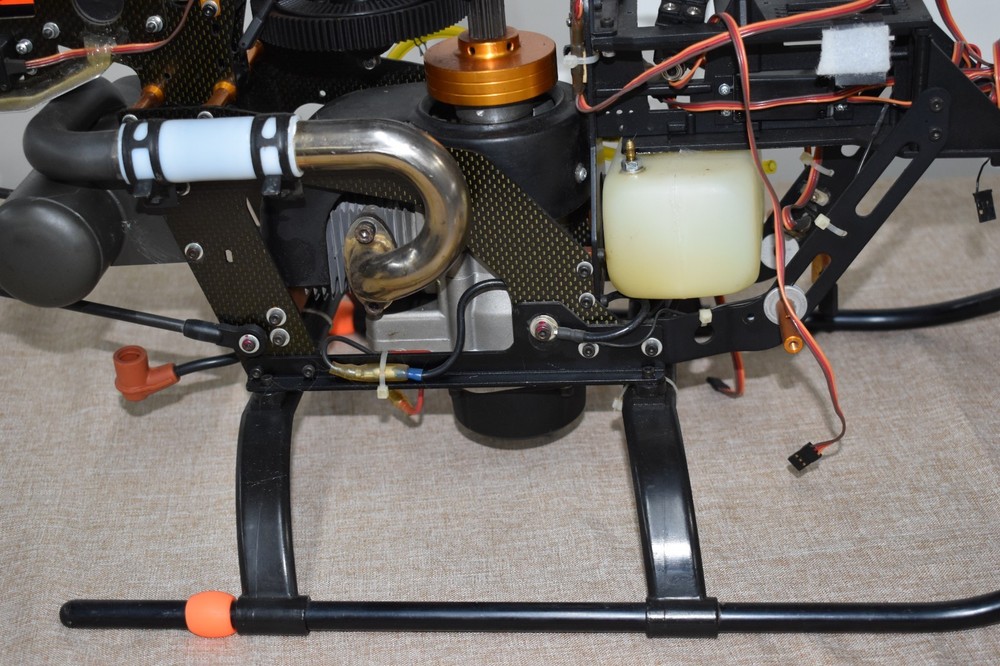 X-cell XL Carbon Gas Powered RC Helicopter pull start