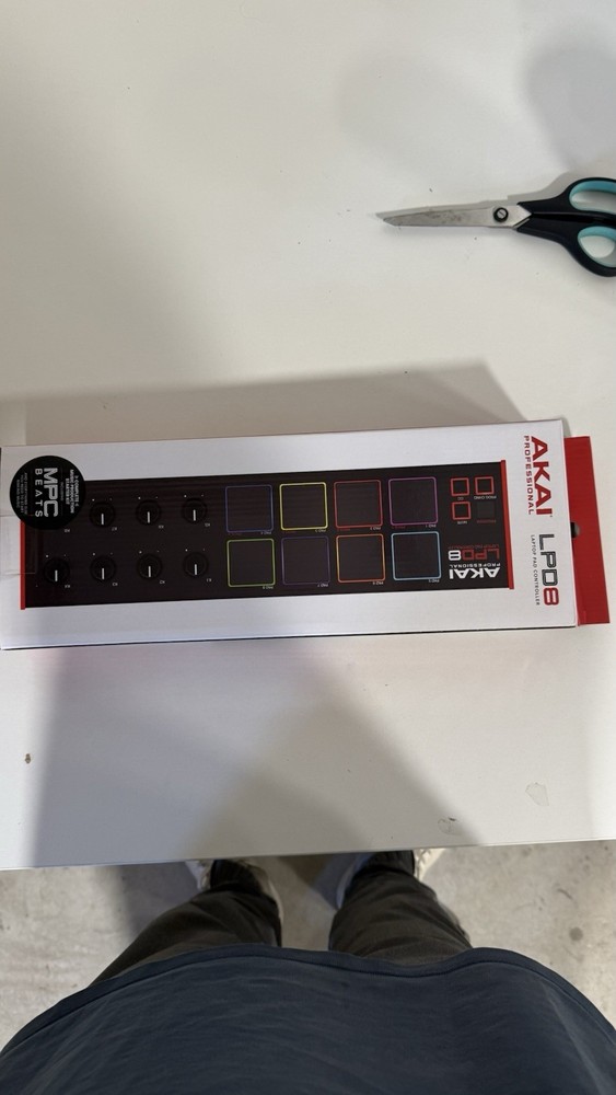 Akai Professional LPD8 MIDI Controller USB 8 Velocity Pads 8 Rotary Knobs