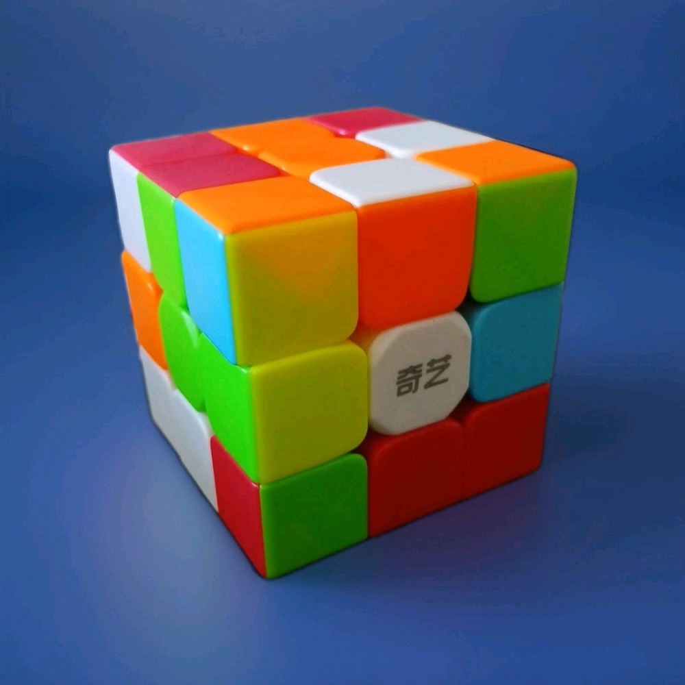 Qiyi Speed Cube 3x3x3 Stickerless Cube