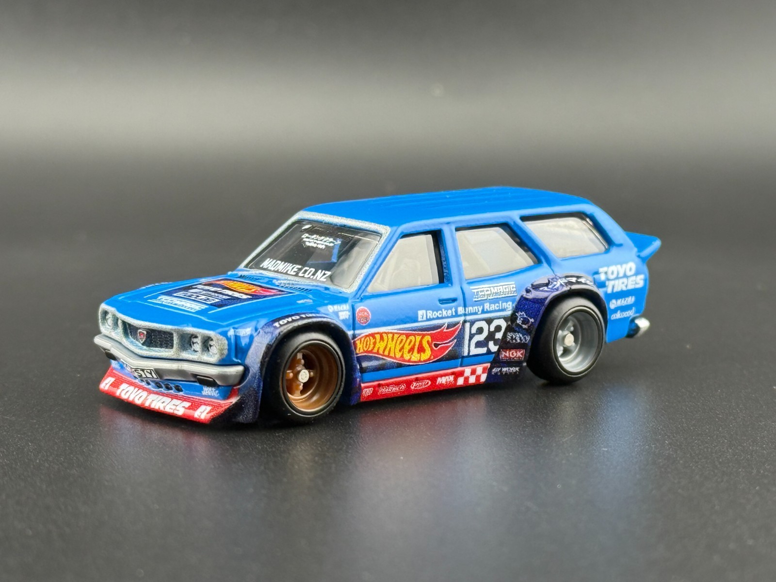 Hot Wheels Mad Mike Mazda RX-3 Wagon Ronin Run 2 FPY86-961 M 1/64